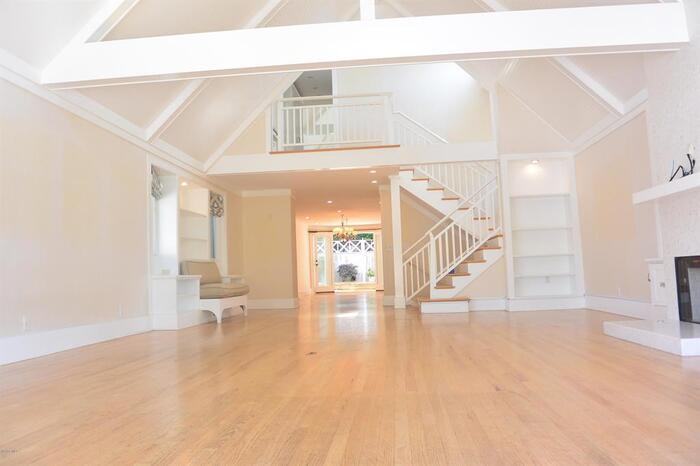 130 Hart Ave - Photo 3 of 31