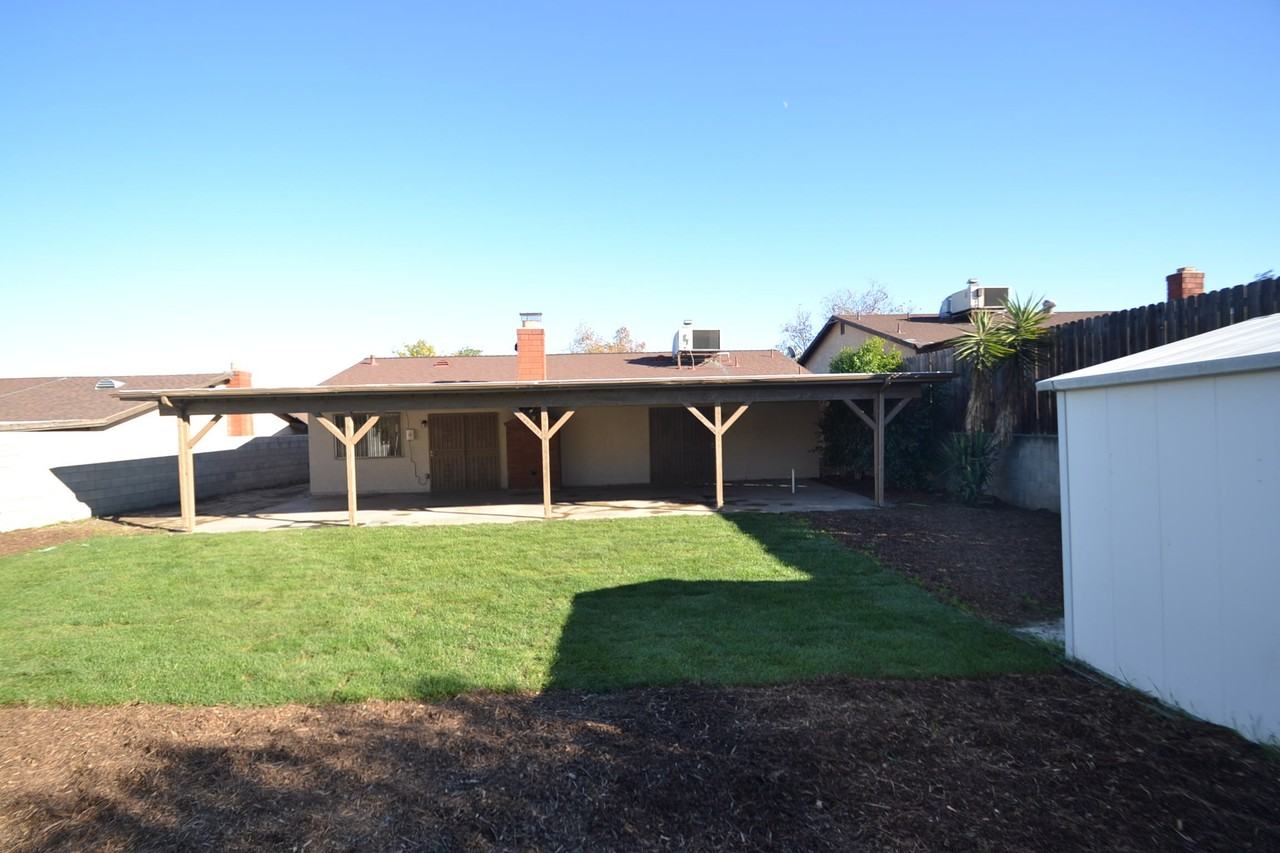 424 S Rexford St - Photo 2 of 5