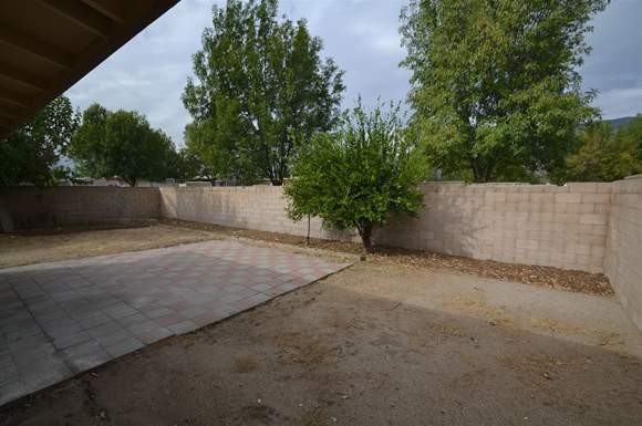 930 W 44th St - Photo 3 of 14