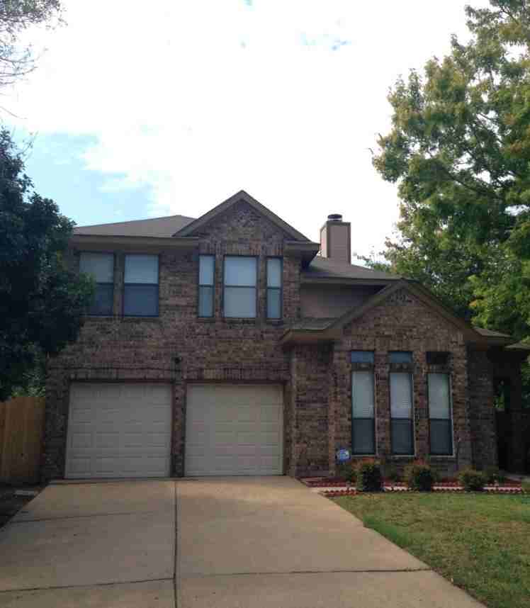 837 Foxridge Dr - Photo 2 of 16