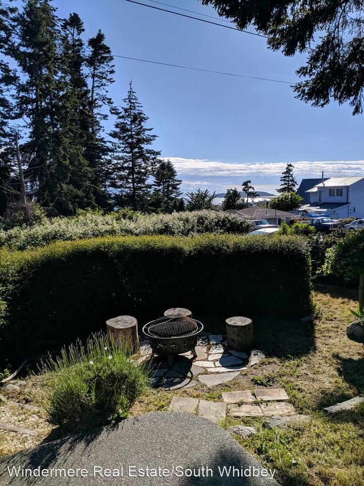 1273 Halsey Dr - Photo 3 of 26