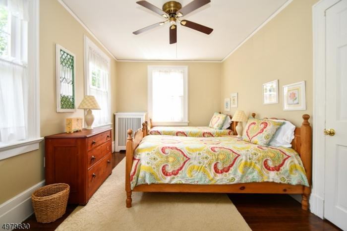 123 Baker St - Photo 2 of 11