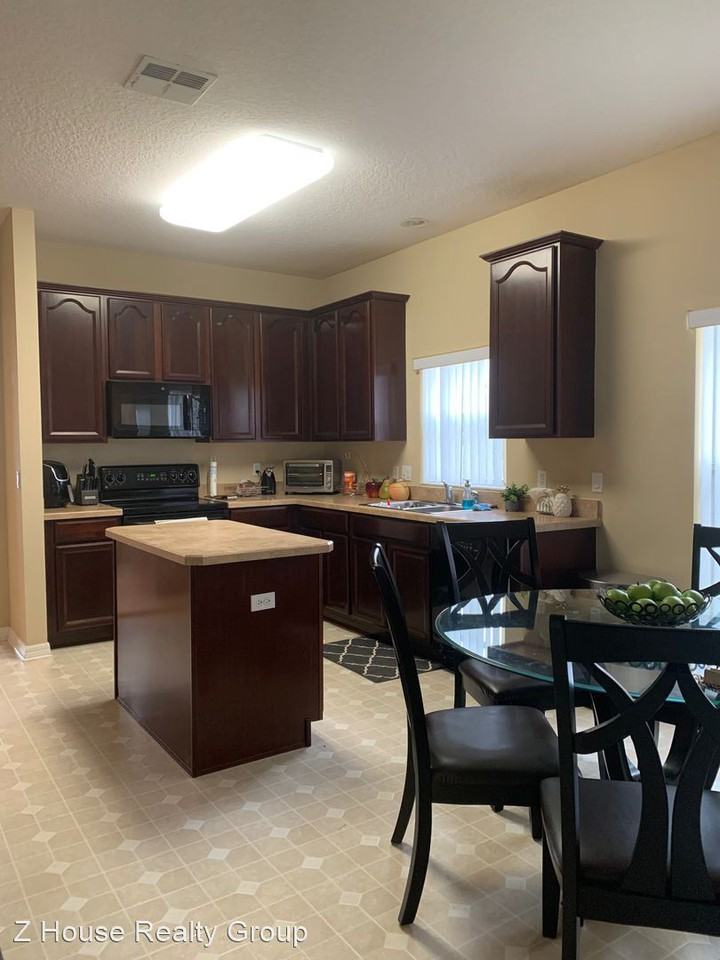 18018 Falcon Green Ct - Photo 2 of 17