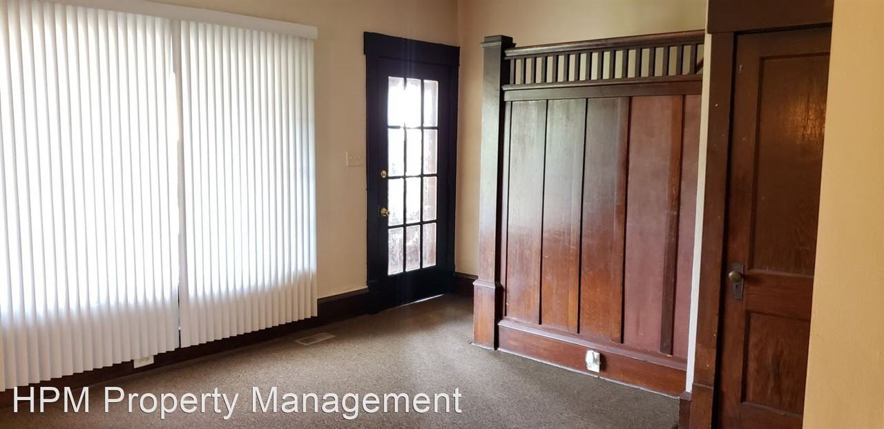 409 16th St Nw - Photo 2 of 11