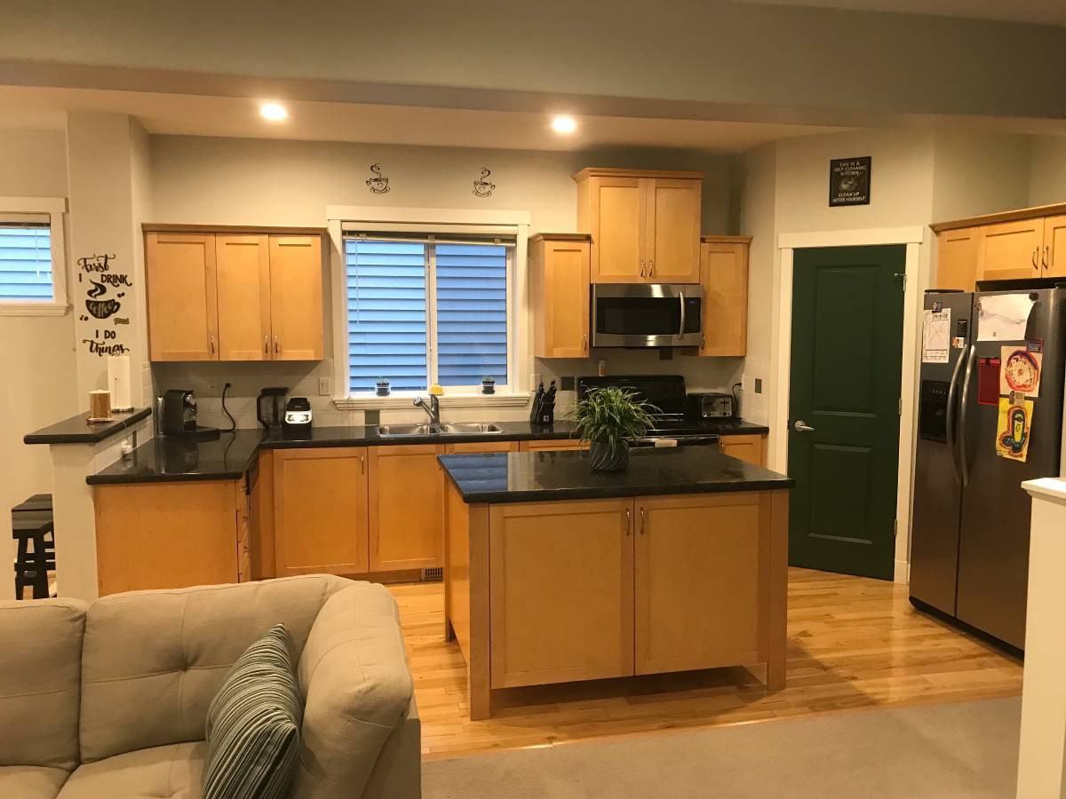 6881 192 St - Photo 2 of 14