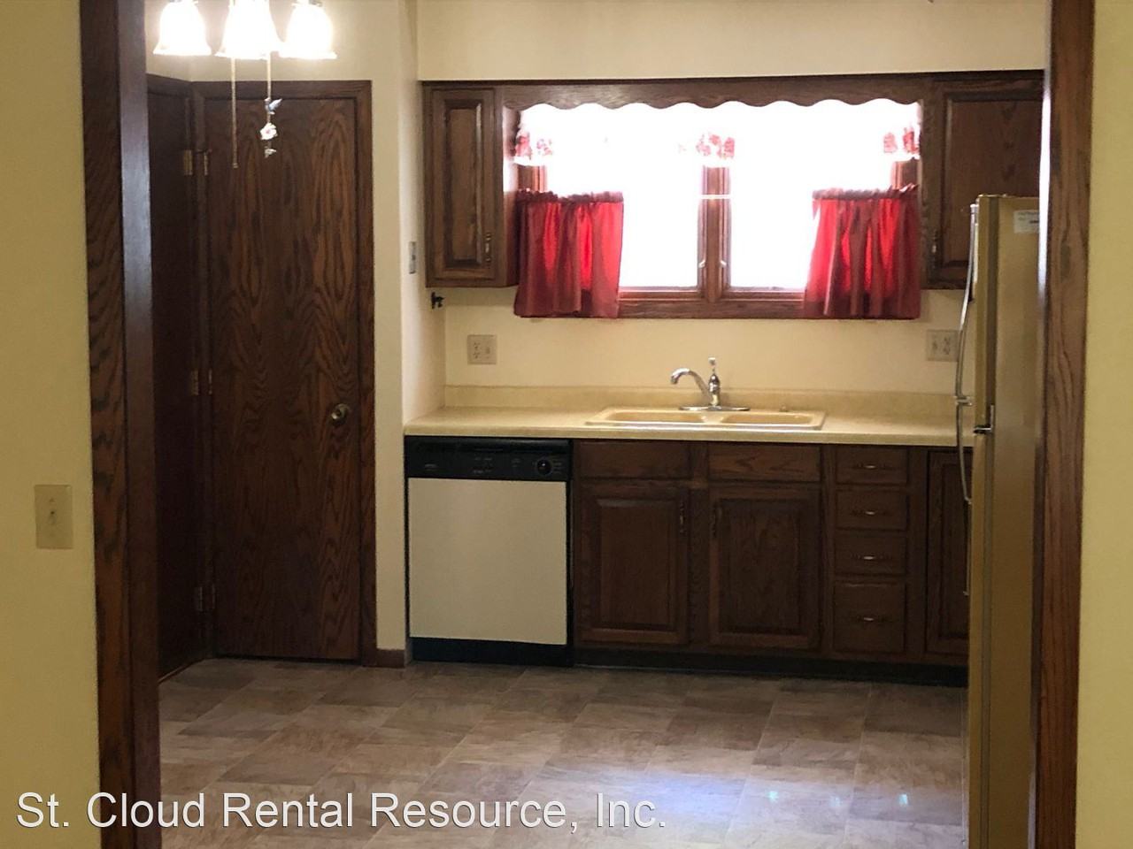 826 21st Ave N - Photo 3 of 6