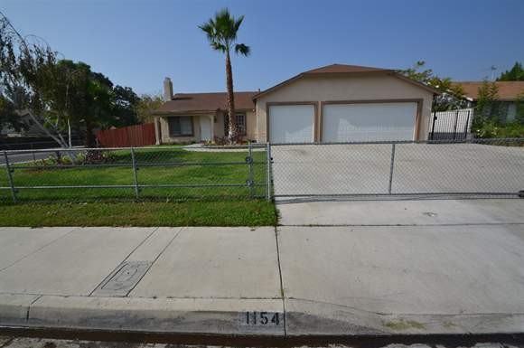 1154 S Spruce Ave - Photo 3 of 11