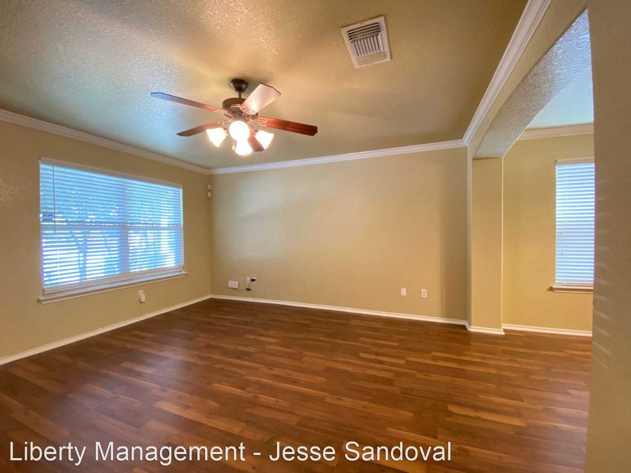 2735 Majestic Dr - Photo 3 of 48