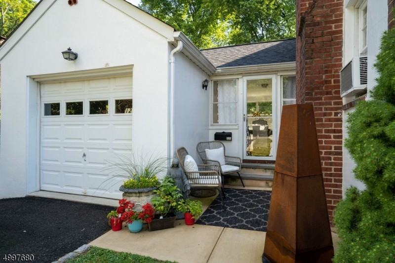 121 Central Ave - Photo 3 of 24