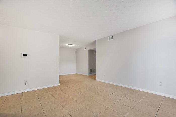1305 Augusta Dr - Photo 2 of 25
