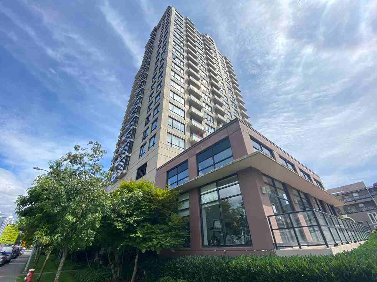 1 Renaissance Square