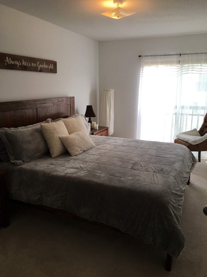 1020 Dunsley Way - Photo 3 of 10