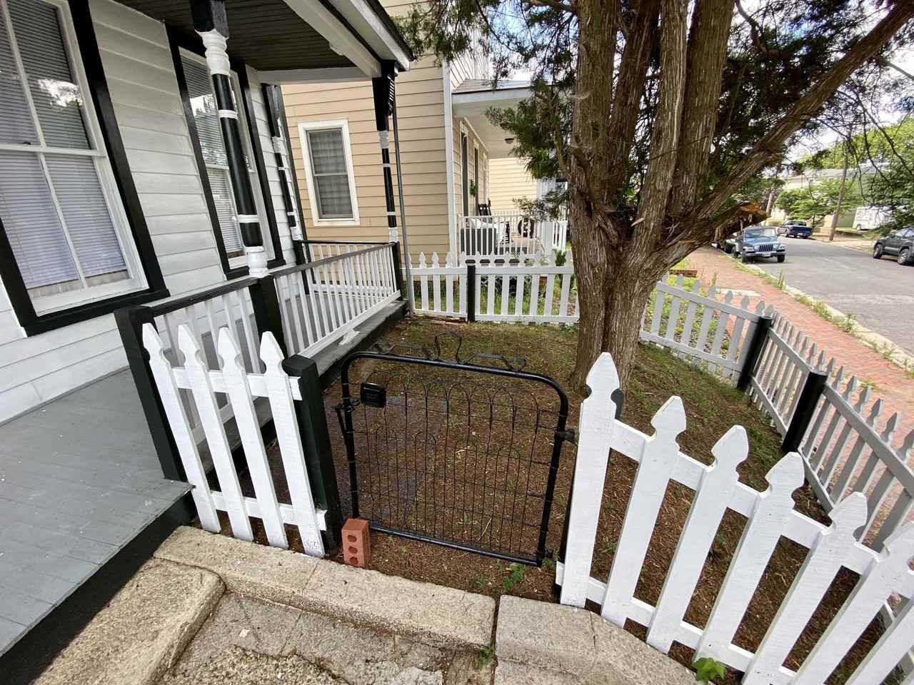 723 N 22nd St - Photo 2 of 23