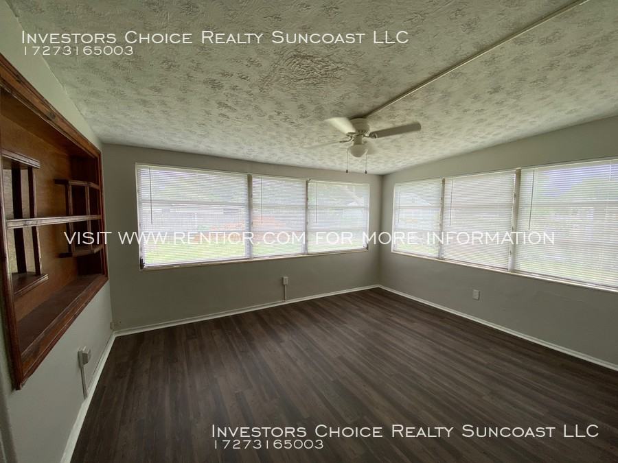 4045 Fairford Dr - Photo 3 of 12