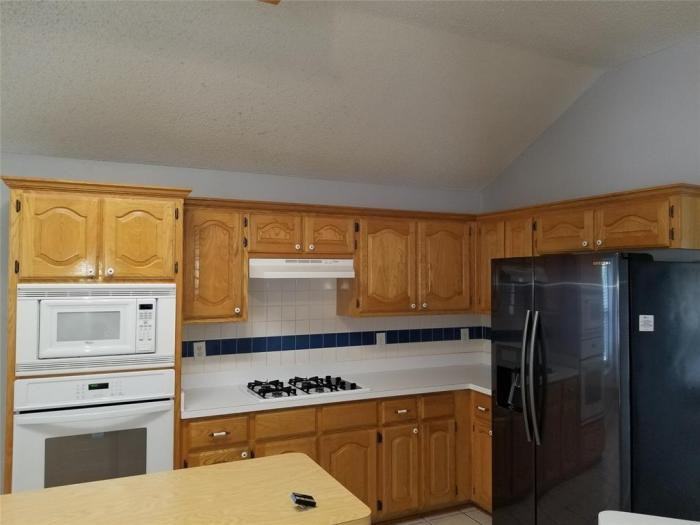 424 Ambrose Dr - Photo 2 of 21