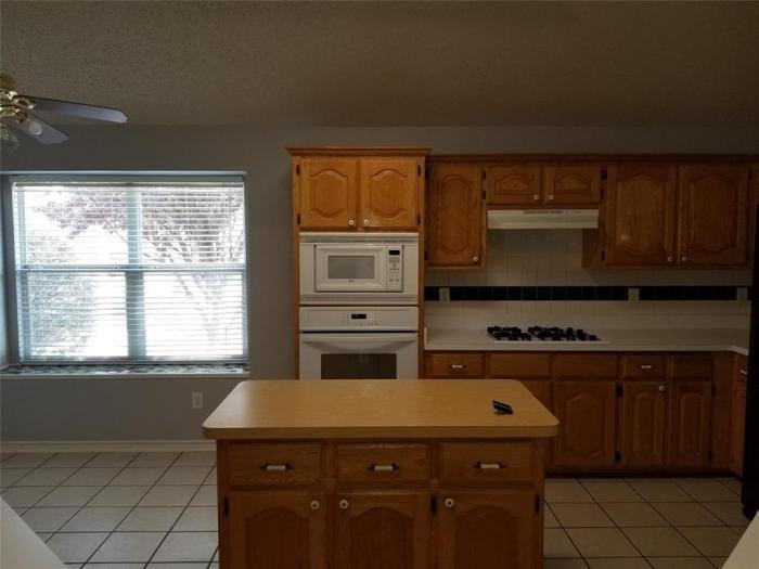 424 Ambrose Dr - Photo 3 of 21