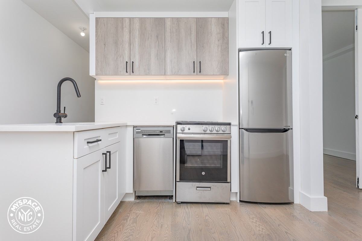 282 E 32nd St #2D - Photo 2 of 20