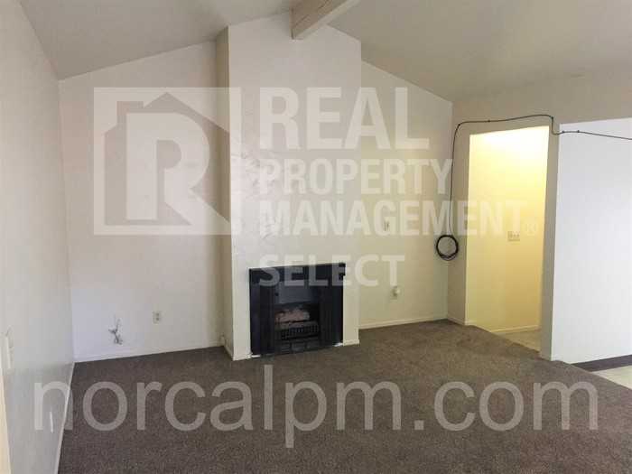 9282 Corinthian Cir - Photo 2 of 13