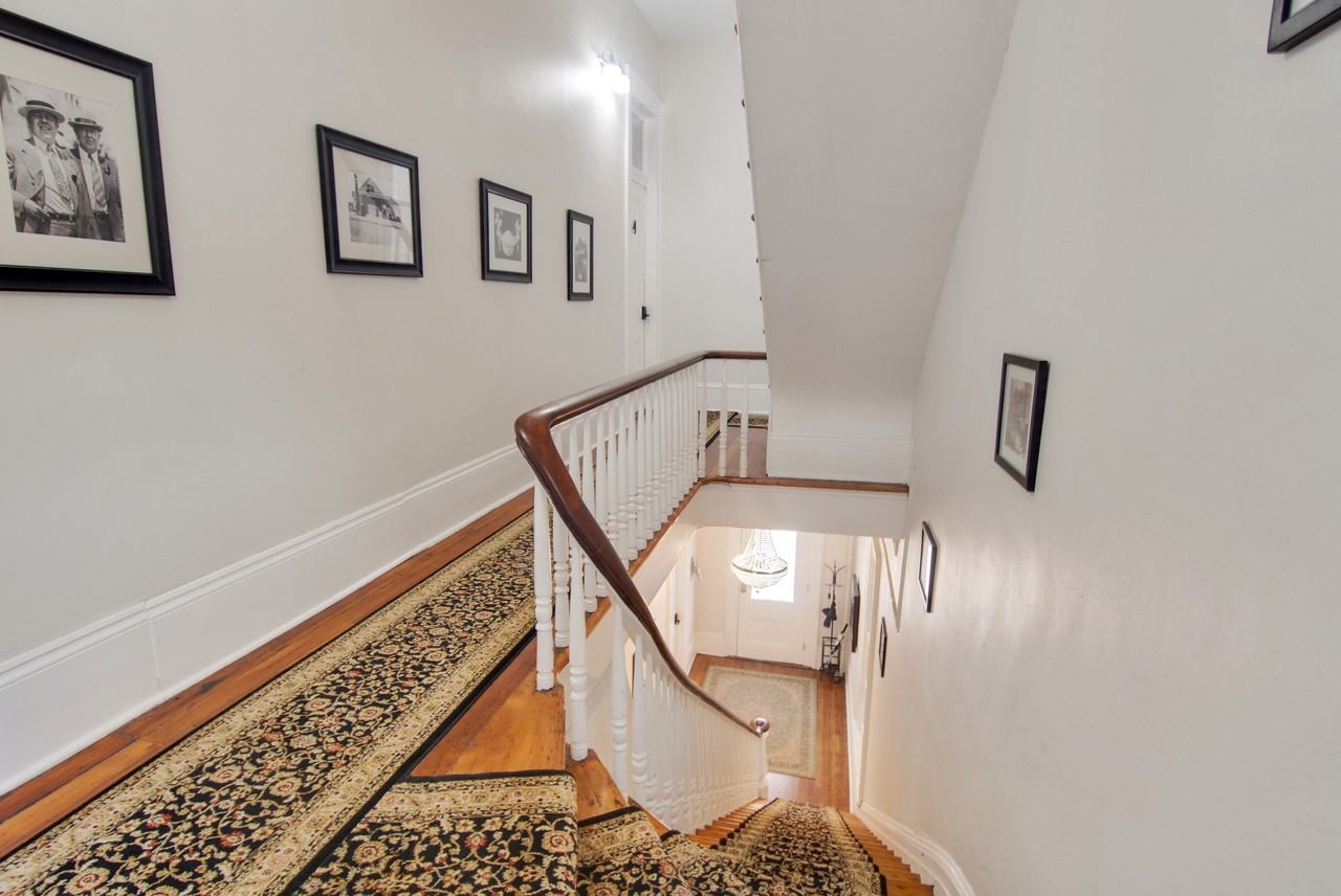 1309 Dauphine Street (L'Aiglon) - Photo 2 of 10