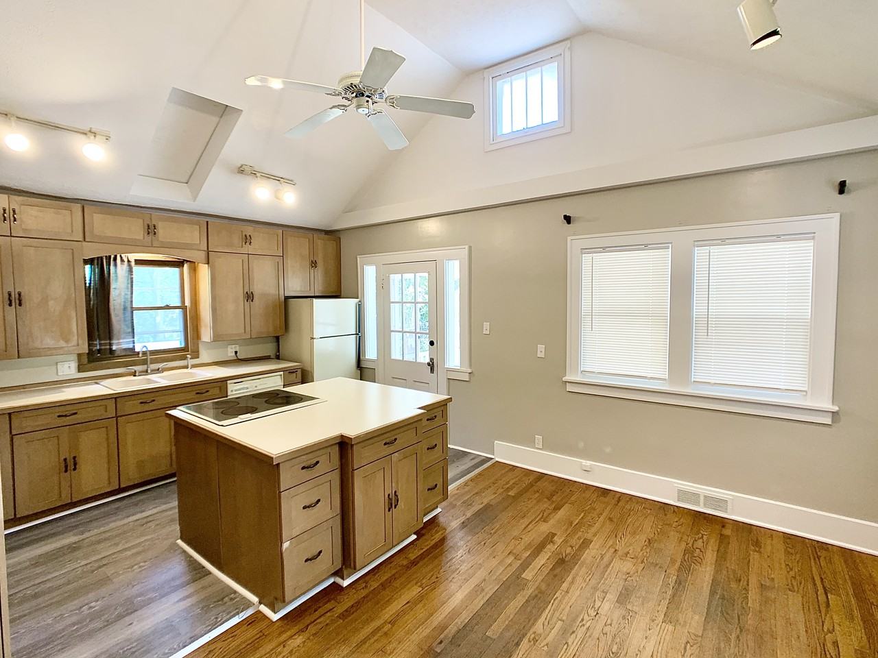 7608 Lawndale Drive - Photo 2 of 21