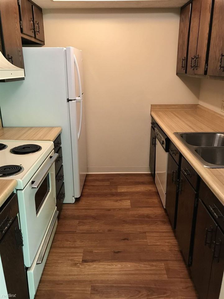 1246 Village Ln - Photo 3 of 4