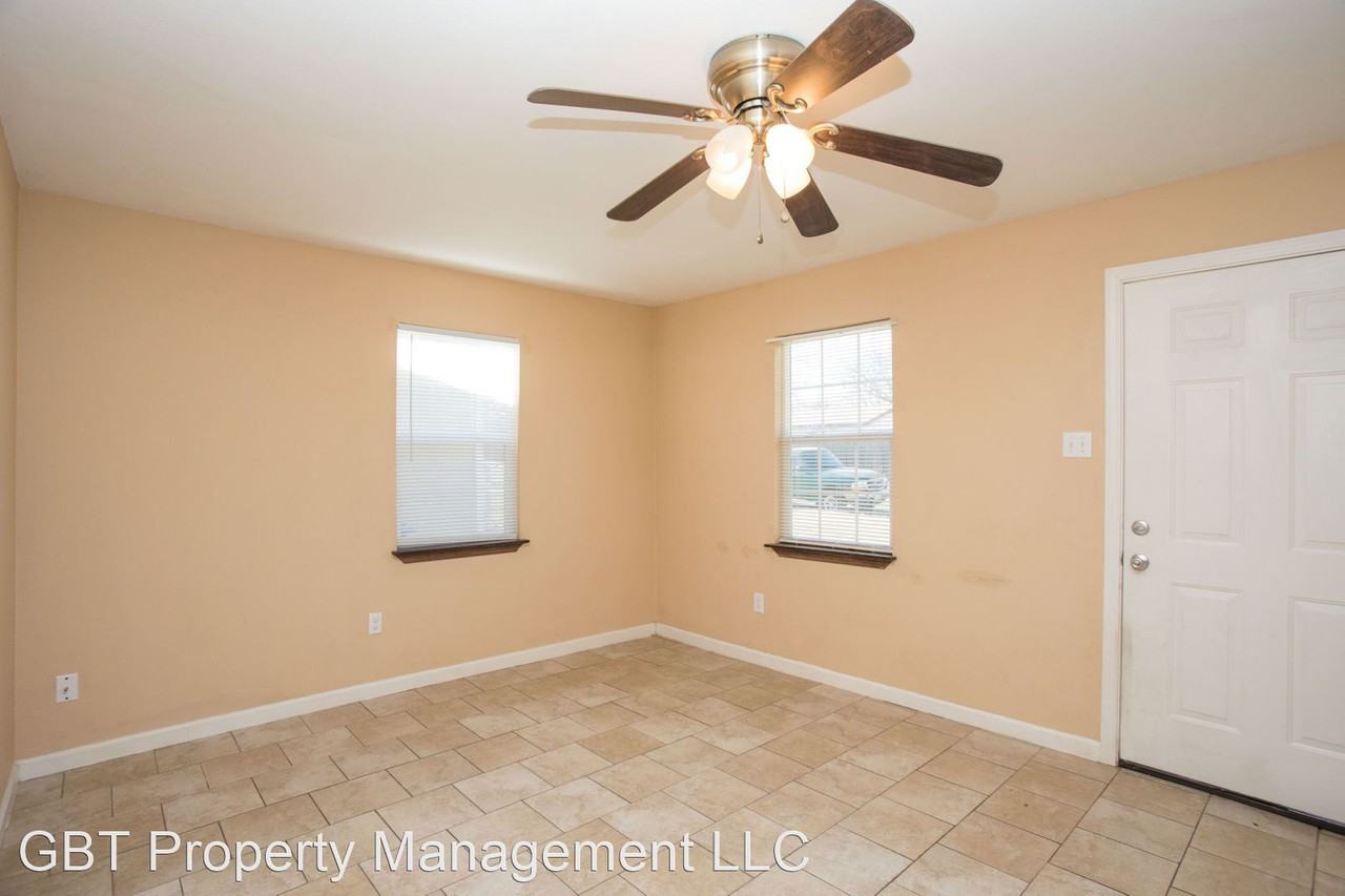 903 S 19th St - Photo 3 of 14