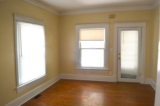 236 N Green St - Photo 2 of 10