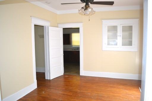 236 N Green St - Photo 3 of 10