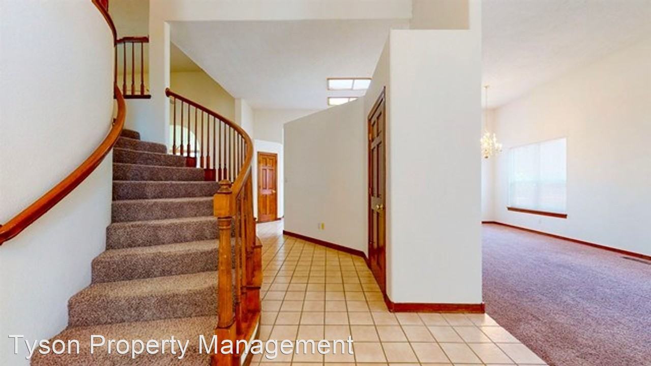 8429 Vineyard Ridge Ct Ne - Photo 2 of 21