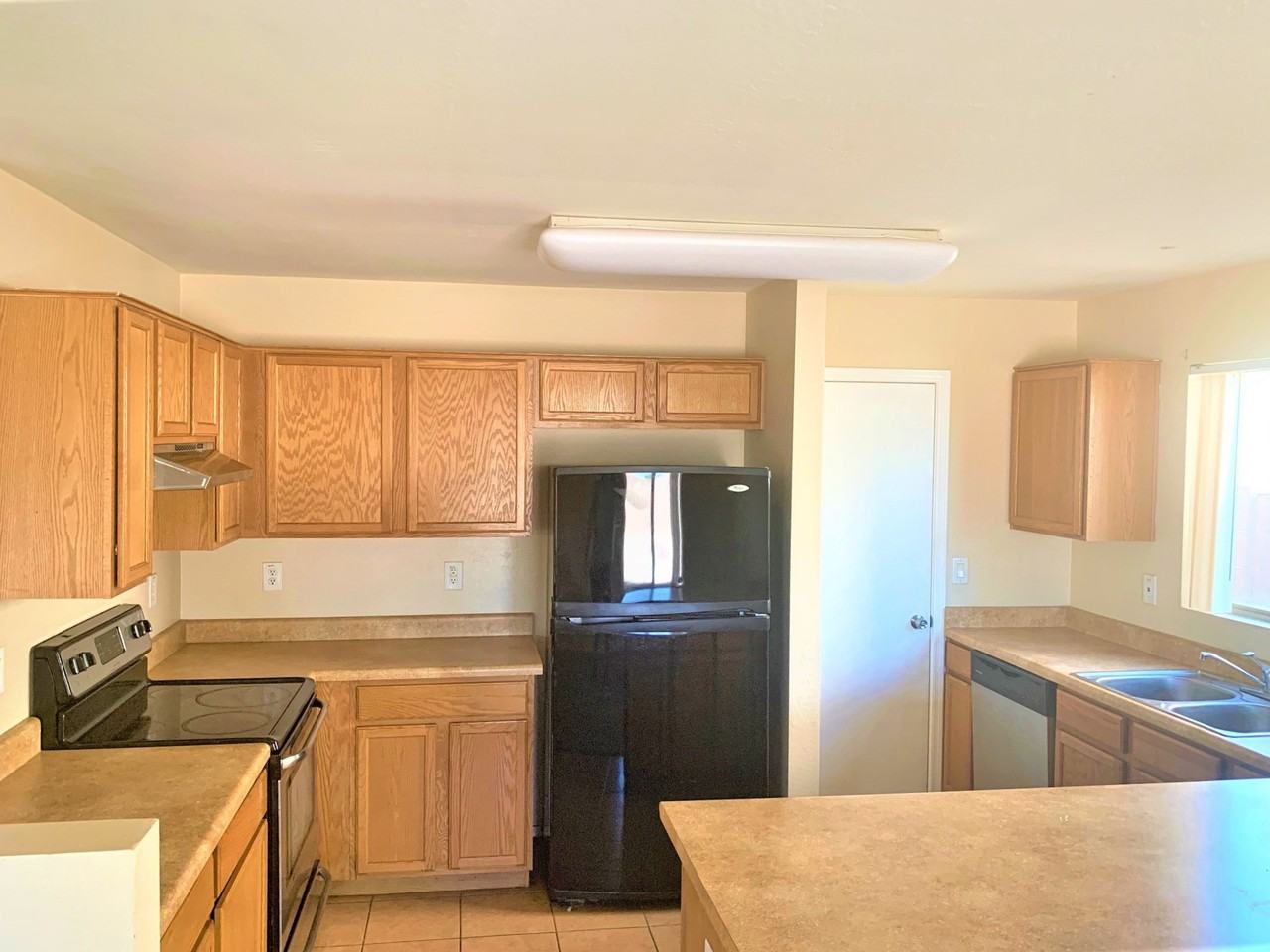 6698 E Summerset Rd - Photo 2 of 16