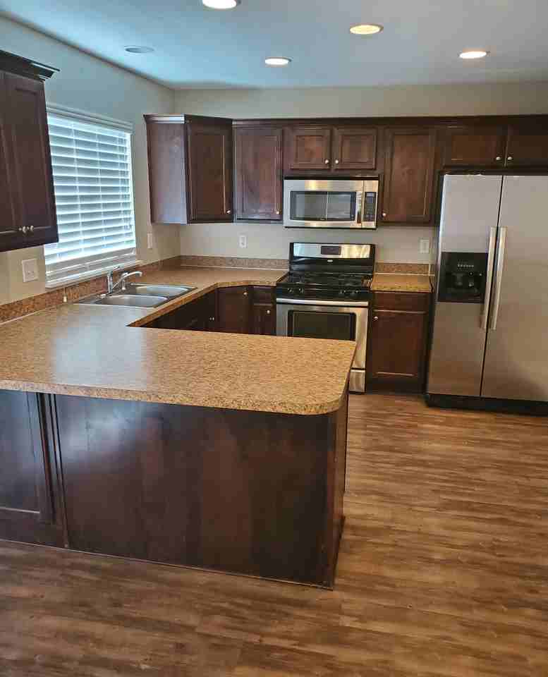 838 N Sapphire St - Photo 2 of 13