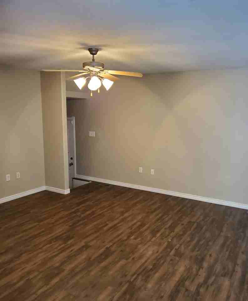 838 N Sapphire St - Photo 3 of 13