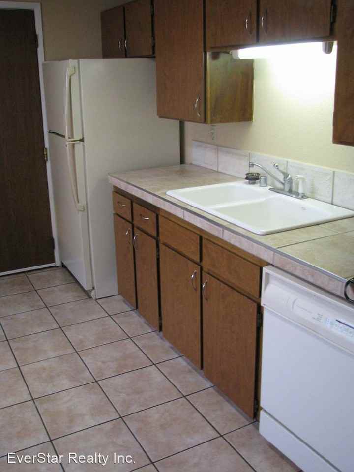 722 S. Morain St. - Photo 2 of 7