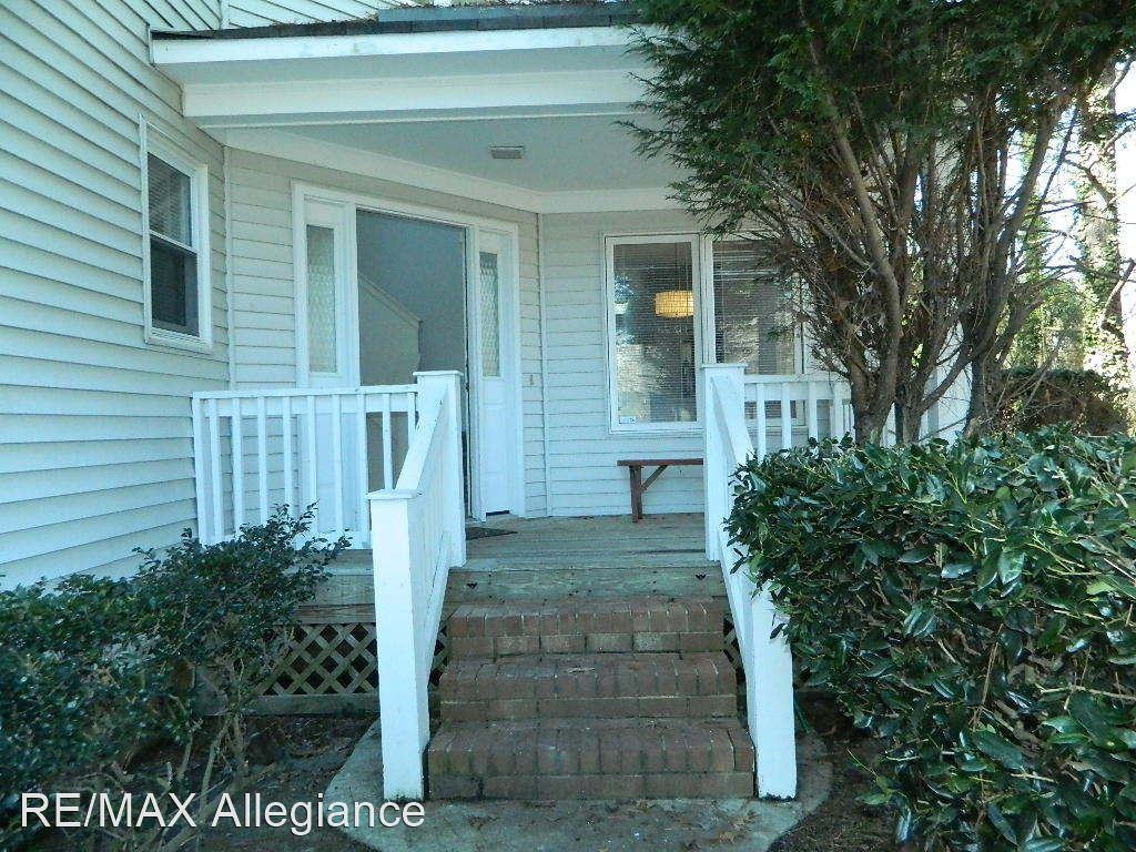 4606 Mcnutt Ct - Photo 2 of 20