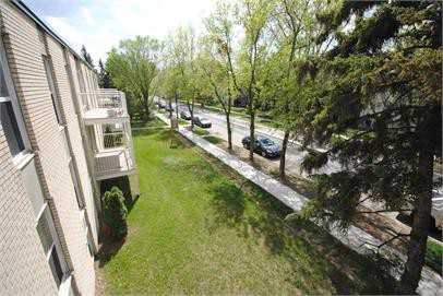 10735 127 St Nw - Photo 2 of 17