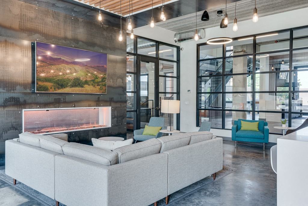 Green on 4th - Photo 3 of 30