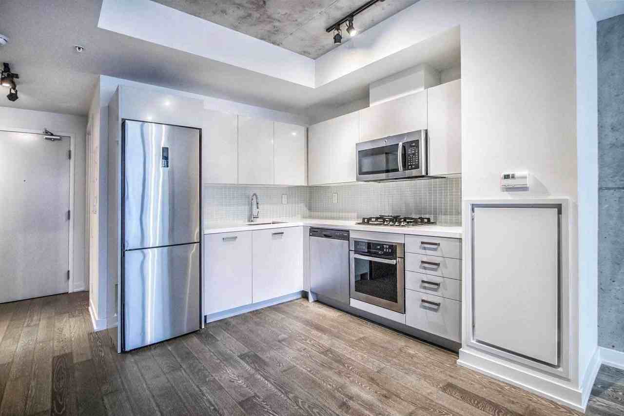 39 Brant Street #306