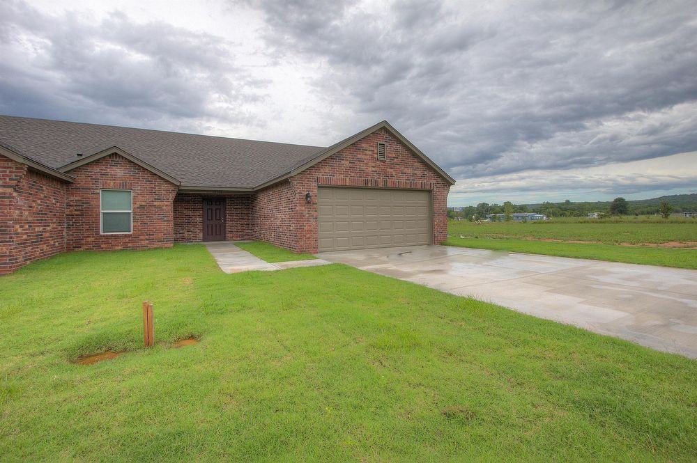 14705 N 46th West Ave - Photo 2 of 26