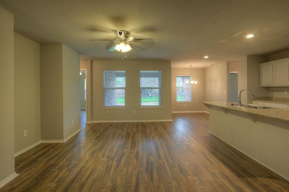 14705 N 46th West Ave - Photo 3 of 26