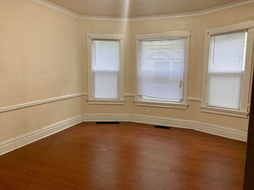 710 S 8th St - Photo 3 of 9