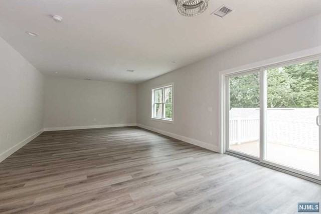 674 Saddle River Rd 2nd Fl - Photo 2 of 13