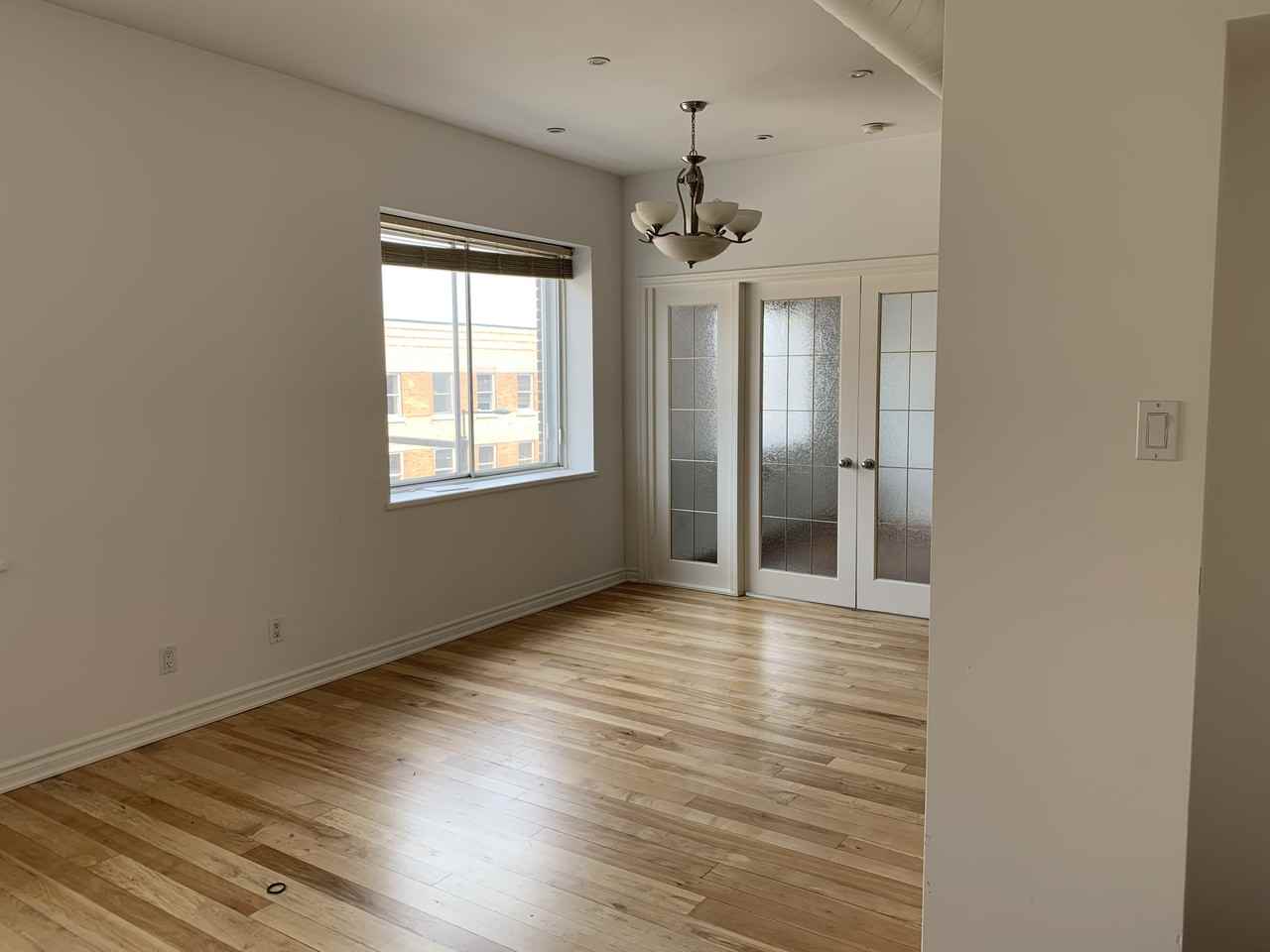 1032 Avenue Laurier Ouest #302 - Photo 2 of 9