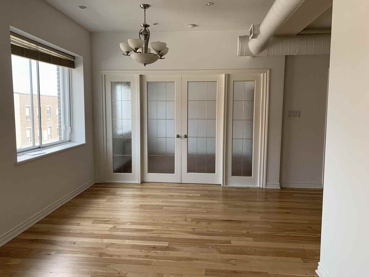 1032 Avenue Laurier Ouest #302 - Photo 3 of 9