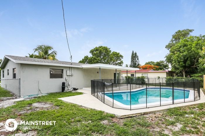 5011 Nw 17th St - Photo 3 of 16
