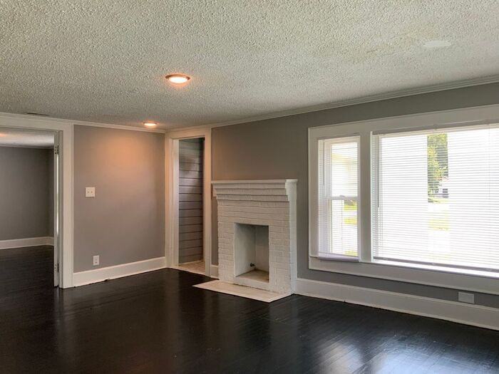 179 Mckinnon Ave Ne - Photo 3 of 9