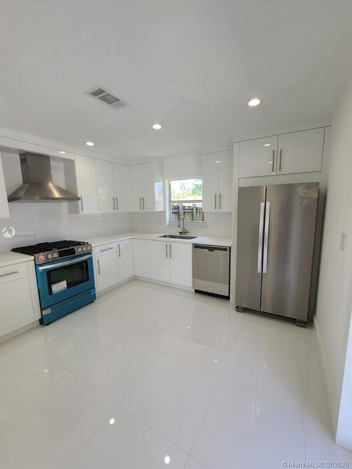 21100 Highland Lakes Boulevard - Photo 2 of 12