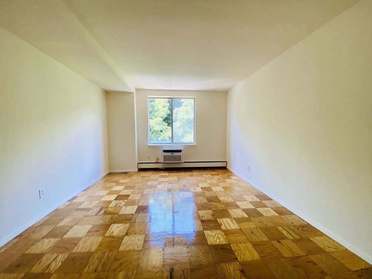 Lake St & Kensico Pl #2BED