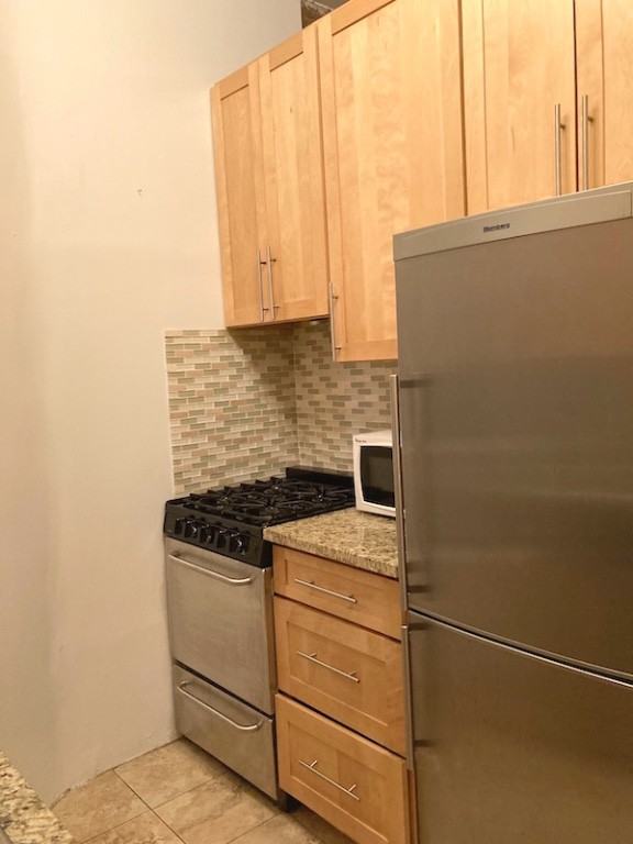 333 W 19th St #1E - Photo 2 of 6