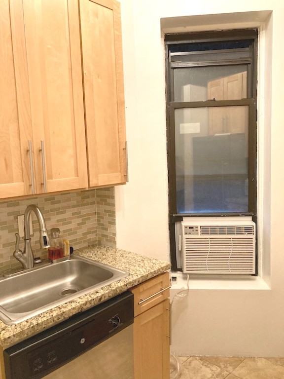 333 W 19th St #1E - Photo 3 of 6