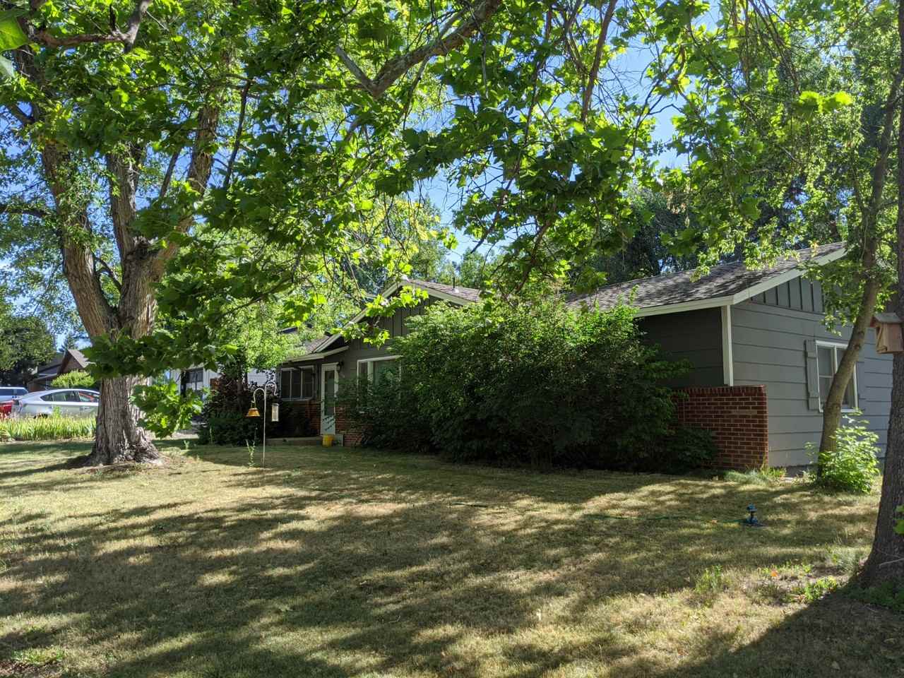 1044 Meadowbrook Dr - Photo 2 of 10